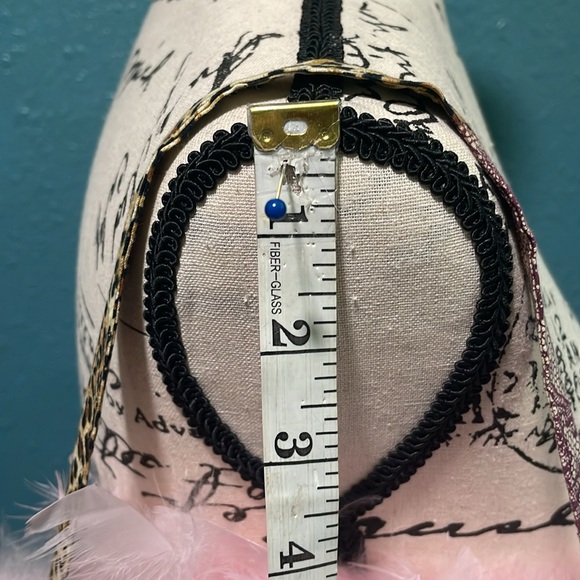 Handmade pink feather boa small purse w/cheetah print handle & body velcro close - Picture 10 of 13